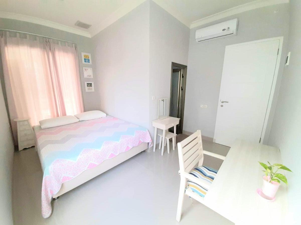 Inni Homestay Malang Exteriör bild
