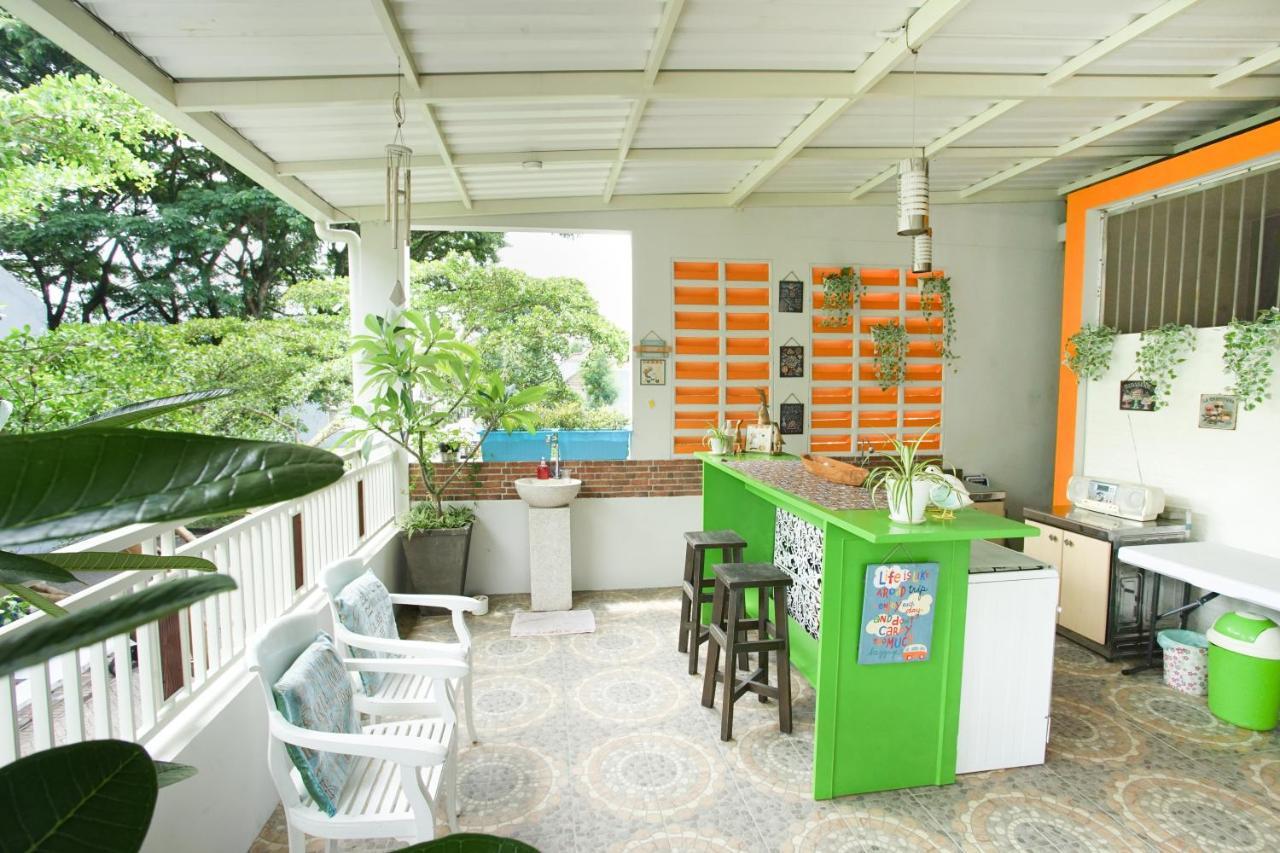 Inni Homestay Malang Exteriör bild