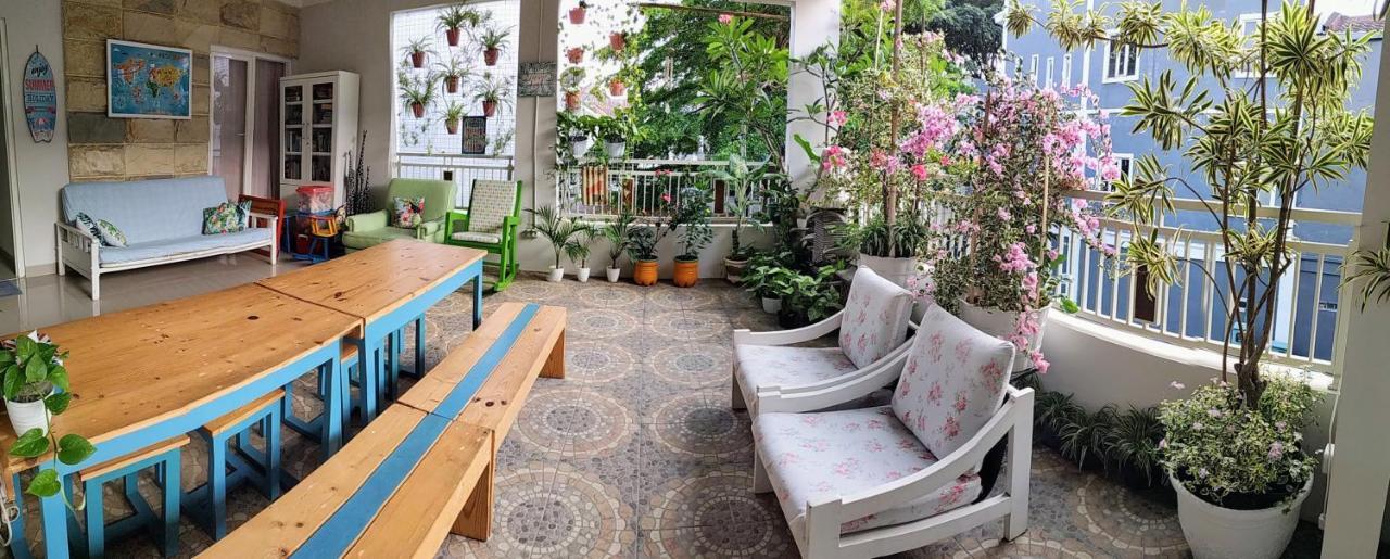Inni Homestay Malang Exteriör bild