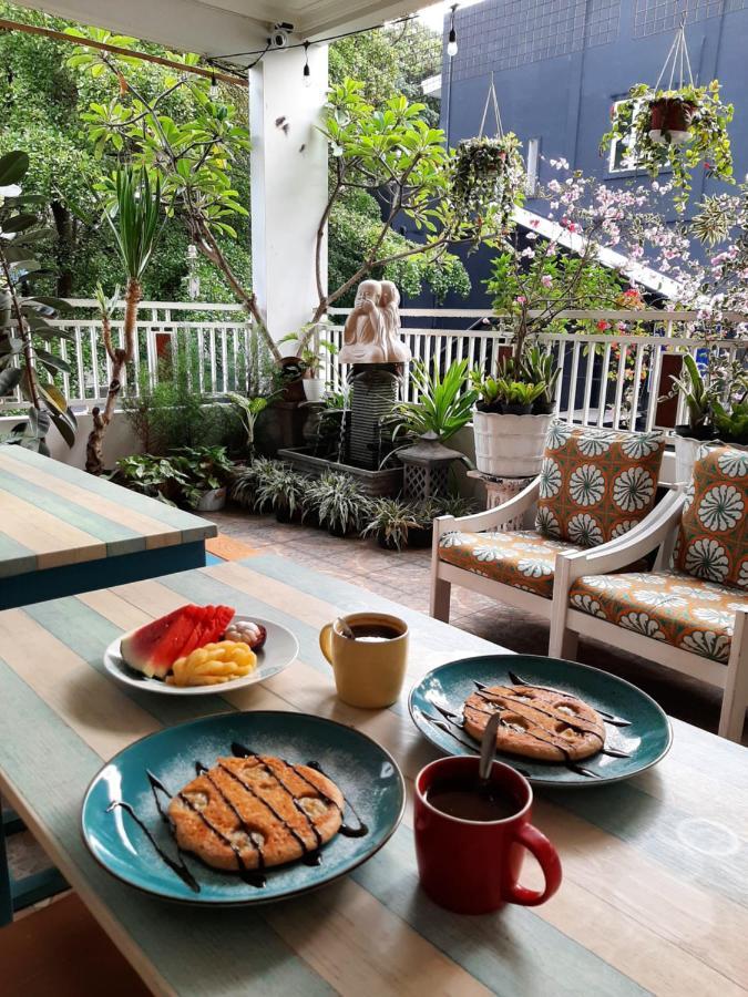 Inni Homestay Malang Exteriör bild