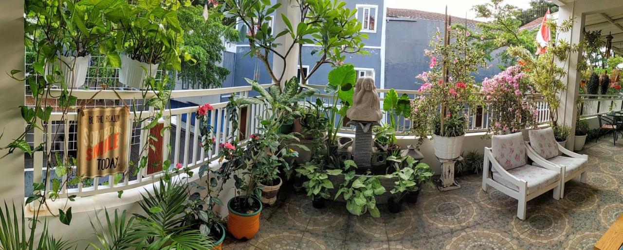 Inni Homestay Malang Exteriör bild