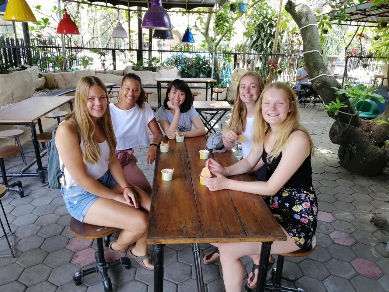 Inni Homestay Malang Exteriör bild