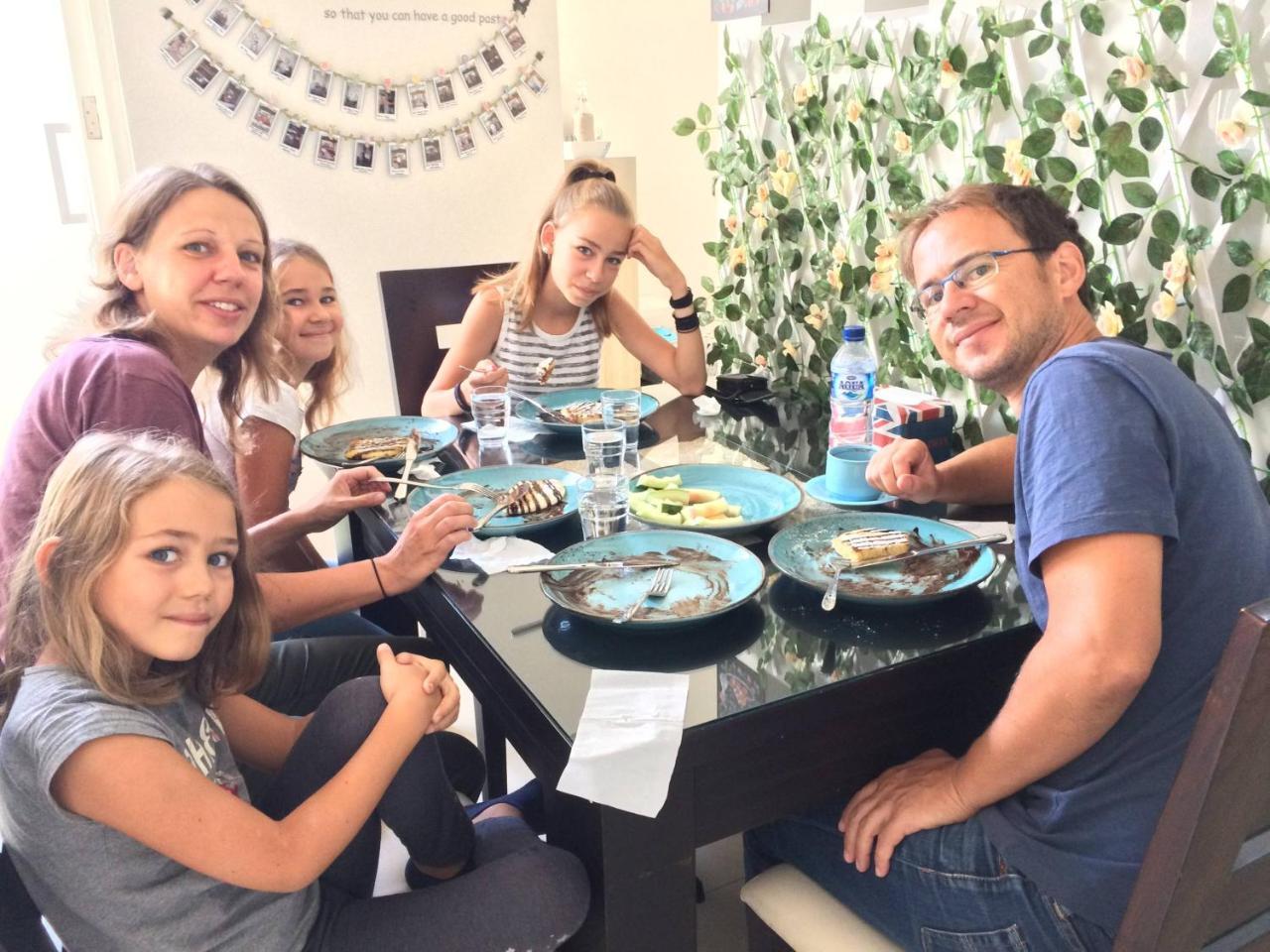 Inni Homestay Malang Exteriör bild