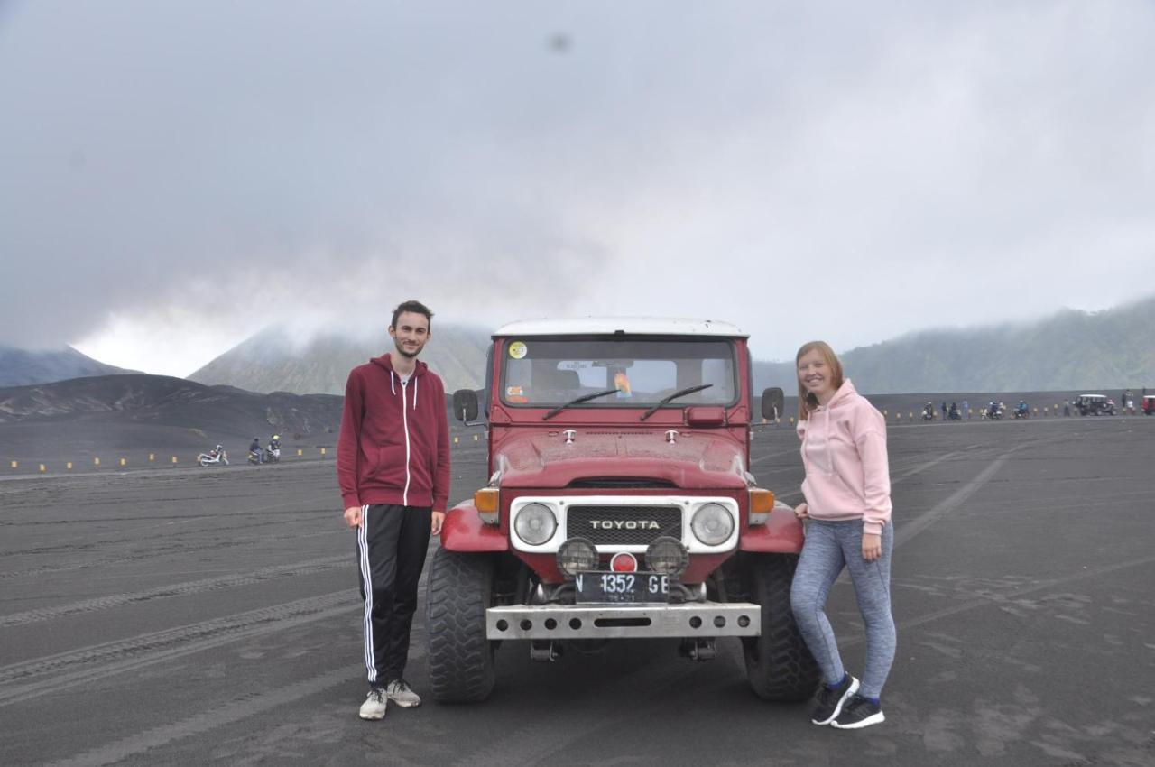 Inni Homestay Malang Exteriör bild