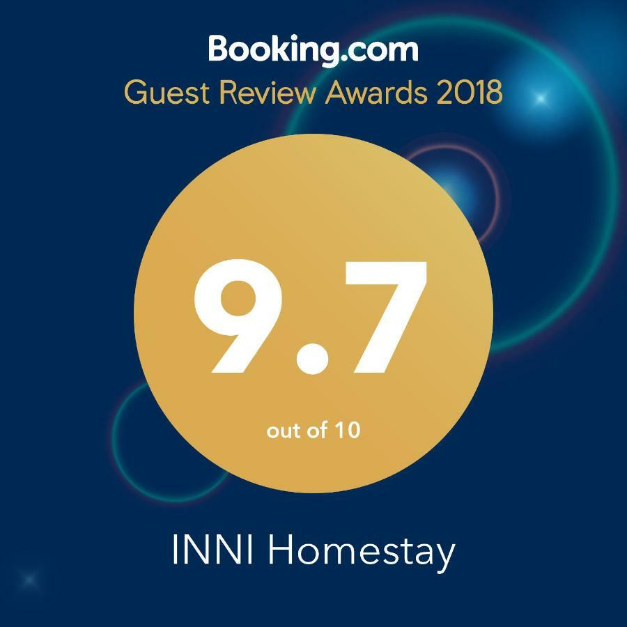 Inni Homestay Malang Exteriör bild